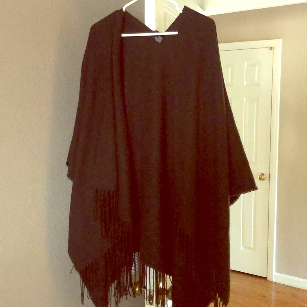Black fringe poncho ✨ ONE SIZE